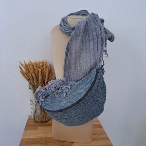 Sac banane Bêta en coton porté à la taille
