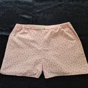 Short blanc en coton fluide, imprimé de petites cerises rouges, taille élastiquée
