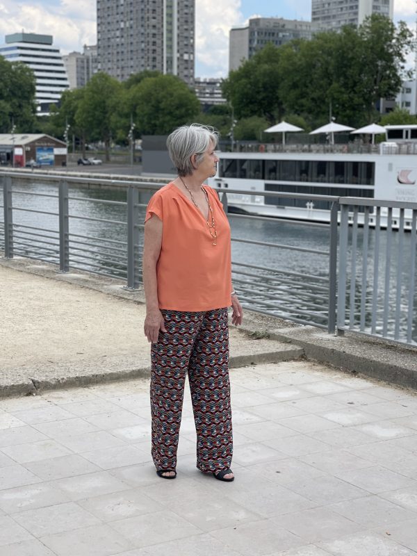Pantalon à motifs géométrique taille élastique et deux poches latérales
