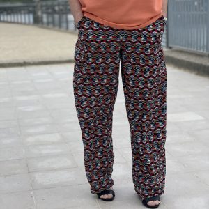 Pantalon Régine femme, coupe ajustée avec poches latérales, tissu fluide.