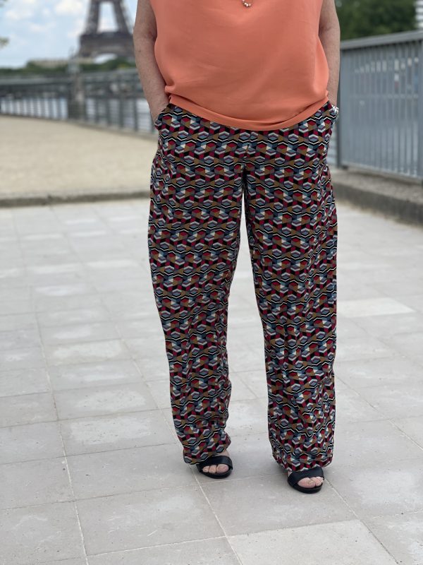 Pantalon Régine femme, coupe ajustée avec poches latérales, tissu fluide.