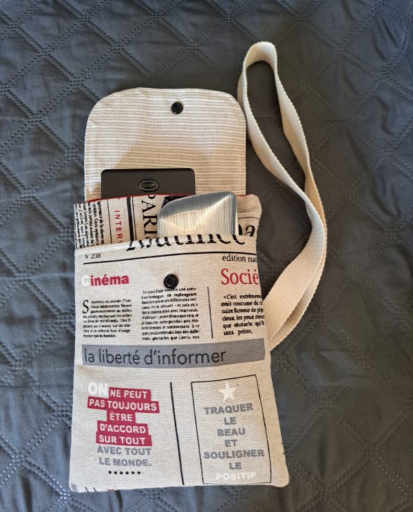 Pochette porte téléphone en coton style journal