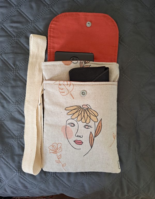pochette téléphone ouverte vue sur les deux poches
