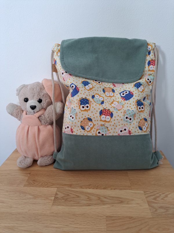 Sac ficelles enfant, motifs hiboux et velours vert tendre