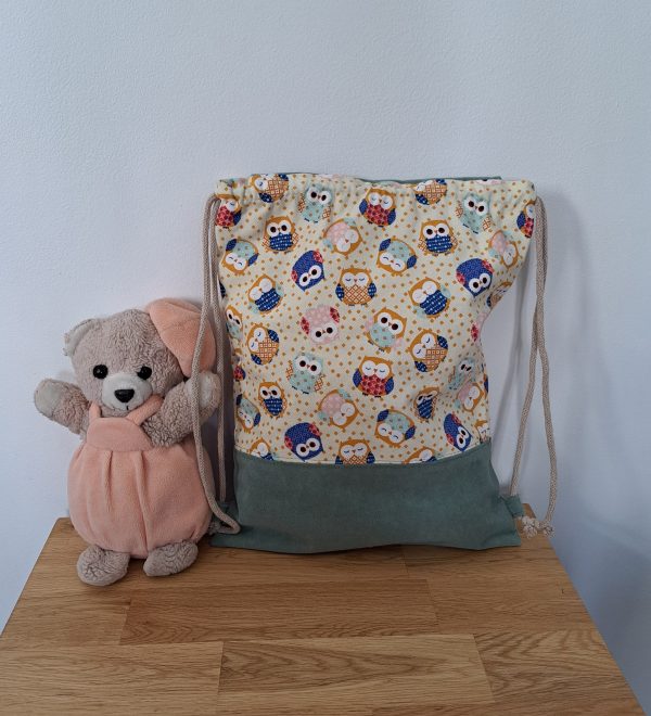 Sac ficelles vue de dos, motifs hiboux et velours vert