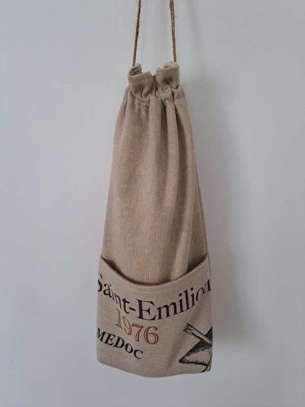 Sac à bouteille “Grand Cru” suspendu, en toile de coton et lin naturel, motif Saint-Emilion, avec cordon de fermeture, alternative écologique au sac en papier