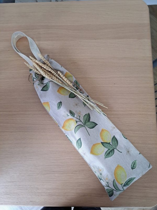 Sac à pain artisanal Petit Citron fermé motif citrons jaunes, grande ouverture permettant d’y glisser facilement le pain, réutilisable pour remplacer les emballages jetables.