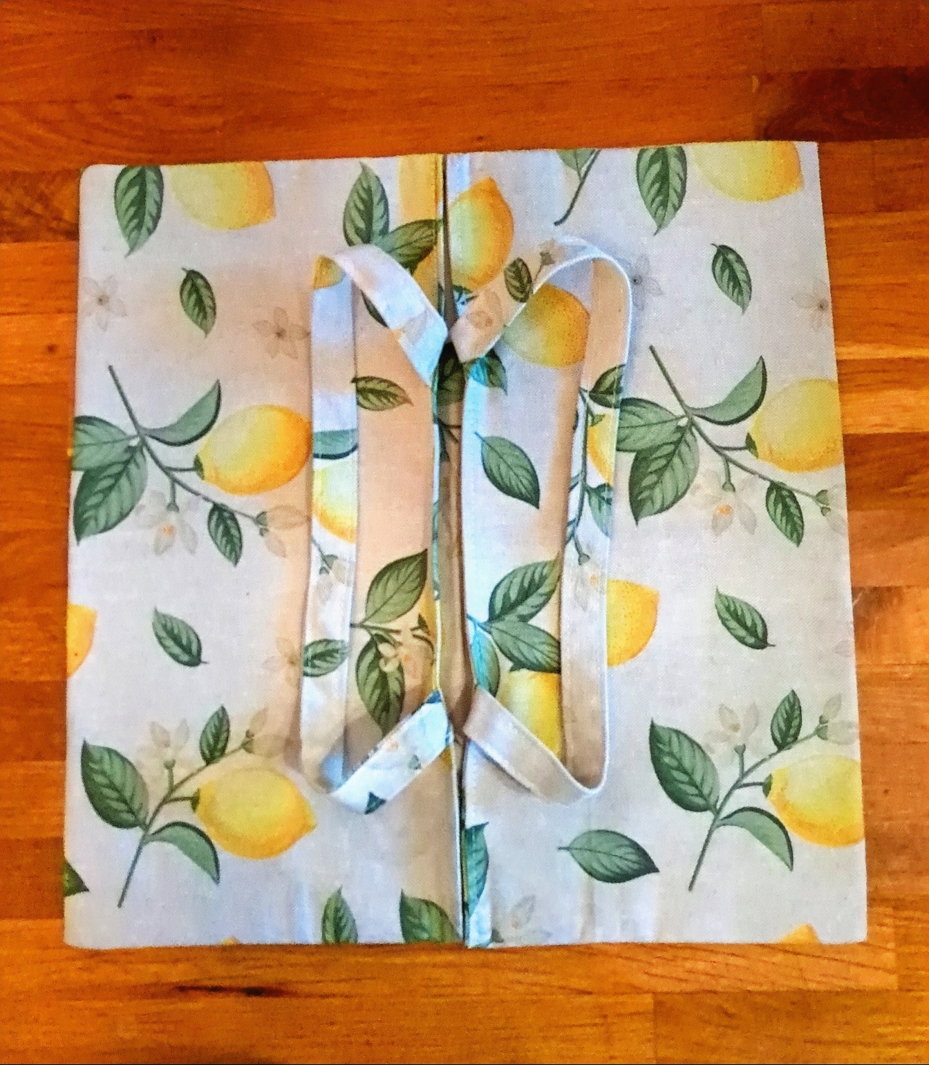 Le sac à tarte “Petit Citron” ouvert et prêt à accueillir vos desserts — design frais, ouverture facile pour un transport sans souci.