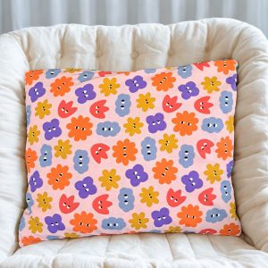 Coussin Sweet posé sur un fauteil