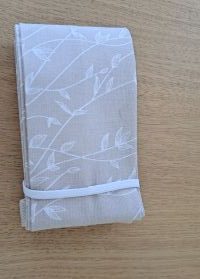 Le Pli-Vite Fleuri : un sac en coton artisanal qui se replie en un clin d'œil.