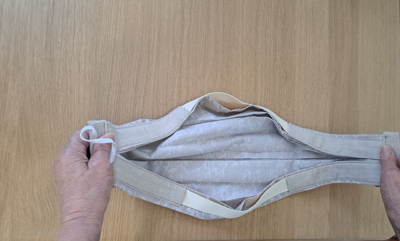 Intérieur du sac en coton Pli-Vite Fleuri ouvert, montrant le volume et la solidité des coutures artisanales.