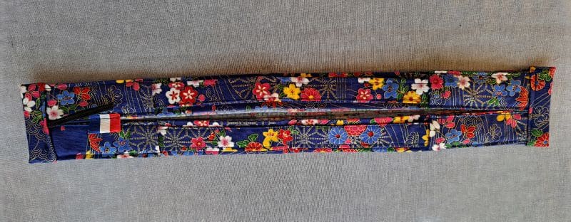« Dos du sac Miette Aozora en tissu japonais bleu à fleurs et vagues dorées – création artisanale Les Coutures de Miette »