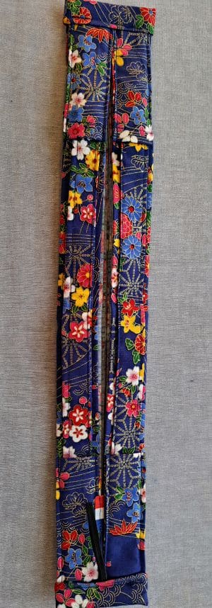 Sac Miette Aozora ouvert en tissu japonais bleu à motifs fleuris et vagues dorées – création artisanale Les Coutures de Miette