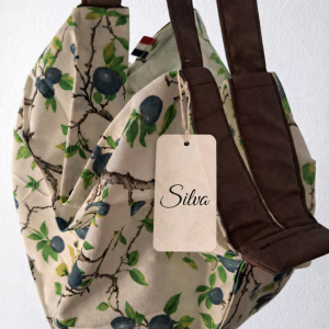 Sac Miette Silva en coton imprimé botanique, présenté ouvert pour montrer sa capacité – création artisanale Les Coutures de Miette 