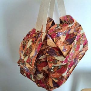 Sac Miette Kasane ouvert vu de côté, tissu japonais aux motifs superposés, création artisanale Les Coutures de Miette