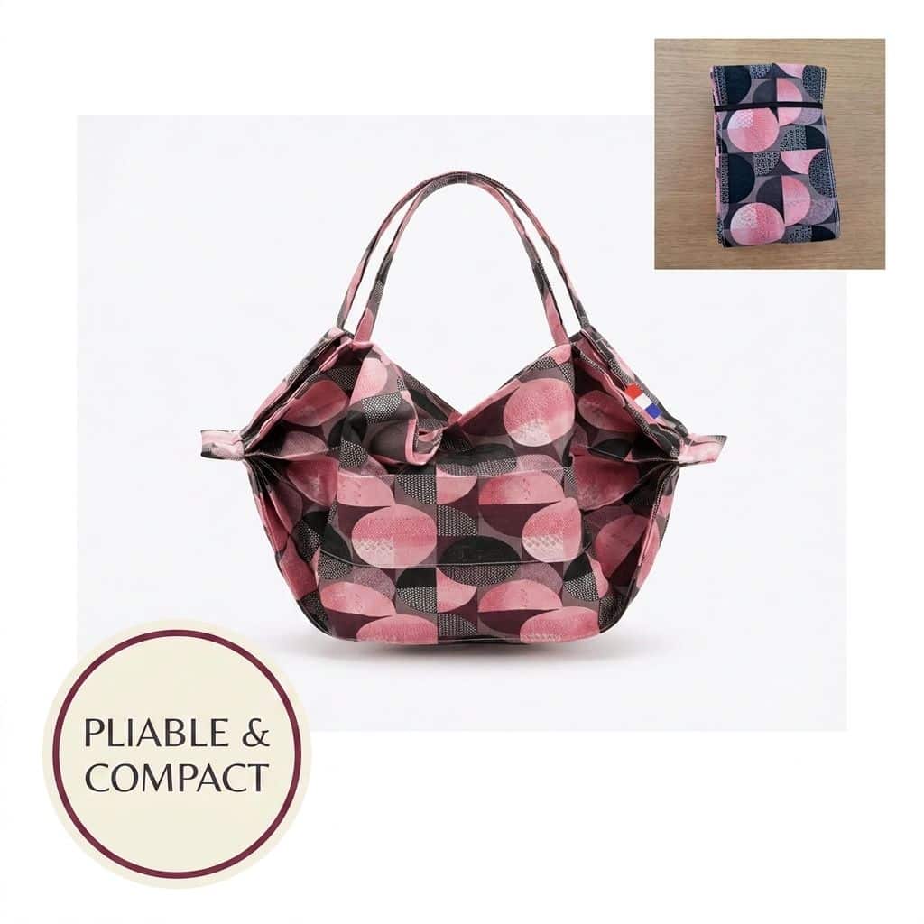 Le Sac Miette Mini Loop en image composite : découvrez sa capacité intérieure généreuse et son format ultra-compact une fois plié. Design géométrique rose, bordeaux et noir, pratique et toujours prêt à vous accompagner. Pliable et portable !
