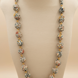 Collier Nomade en tissu Liberty avec perles en bois brut, création artisanale Les Coutures de Miette